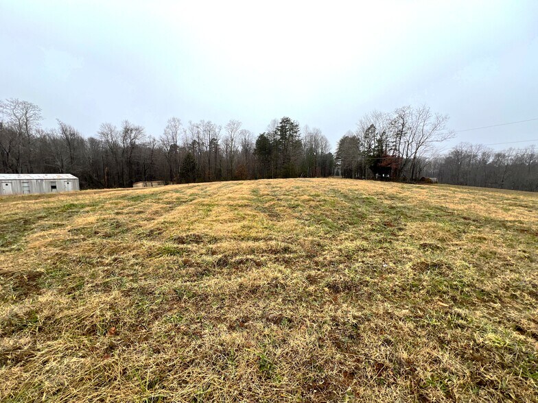 More Photos Of 854 NC-770, Mayodan Bar For Sale