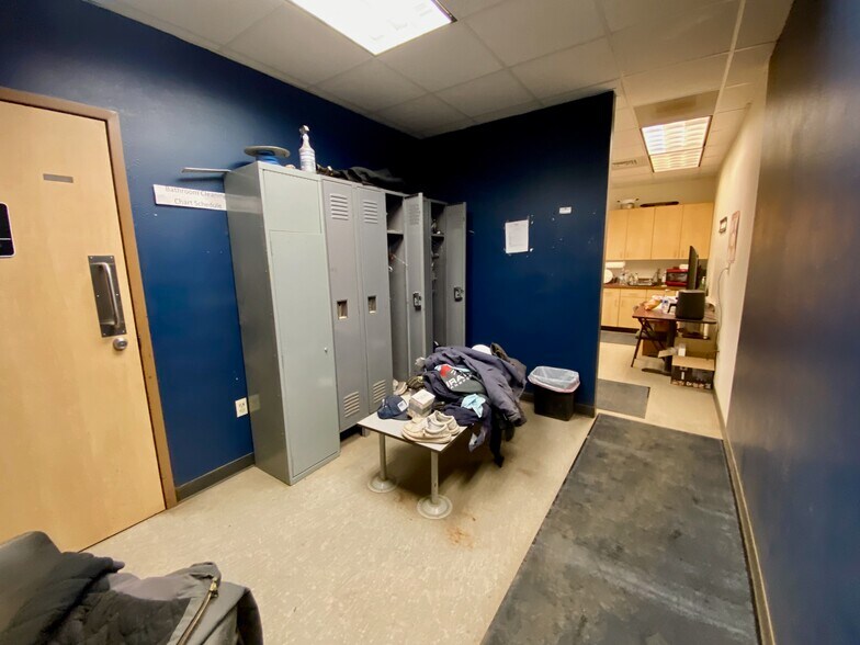 More Photos Of 5066 Owan Industrial Park Dr, Williston Warehouse For Lease