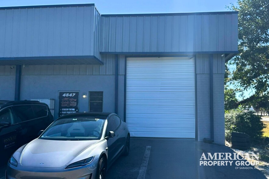 More Photos Of 4535-4557 Northgate Ct, Sarasota Light Distribution For Lease