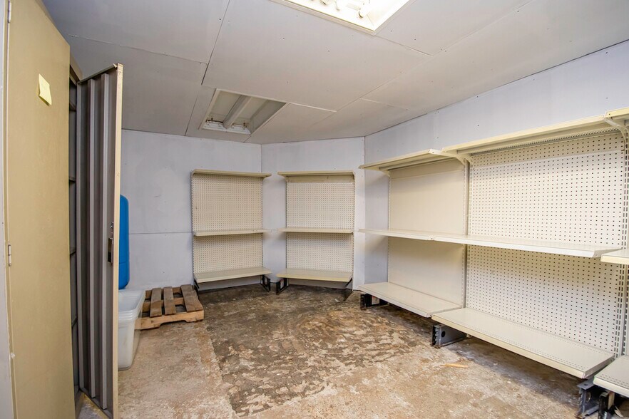 More Photos Of 904 Water St, Peterborough Freestanding For Lease