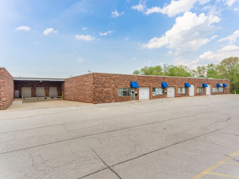 Primary Photo Of 210 Hayes Dr, Brooklyn Heights Manufacturing For Lease