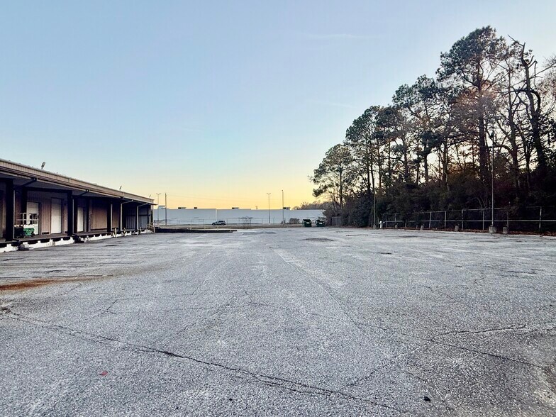 More Photos Of 7871 Schillinger Park, Mobile Warehouse For Sale