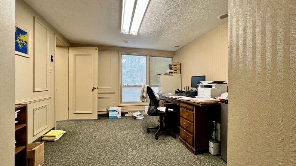 More Photos Of 2604 Sunnyside Dr, Cadillac Medical For Sale