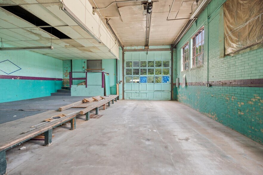 More Photos Of 254 Minot Ave, Auburn Warehouse For Sale