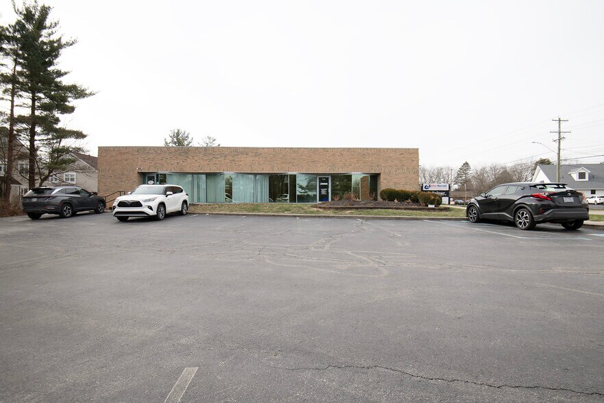 More Photos Of 1435-1445 W Main St, Newark Office For Sale