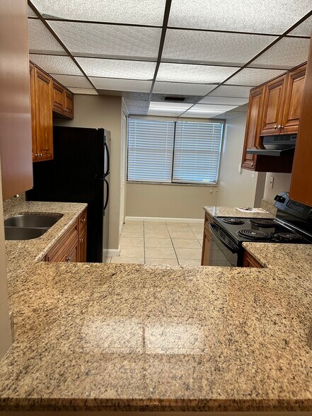 More Photos Of 960 Morningside Dr, Naples Apartments For Sale