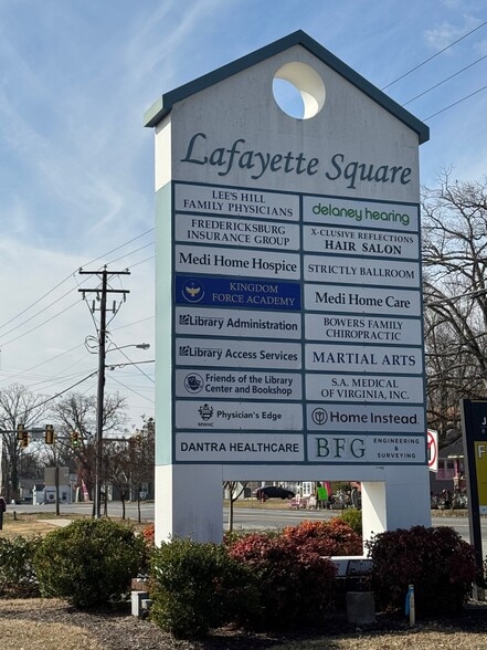 More Photos Of 107 Olde Greenwich Dr, Fredericksburg Office For Sale