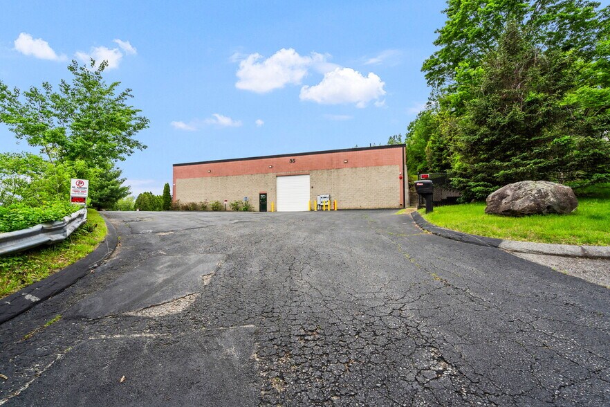 More Photos Of 35 Mill Street Central, Marlborough Warehouse For Lease