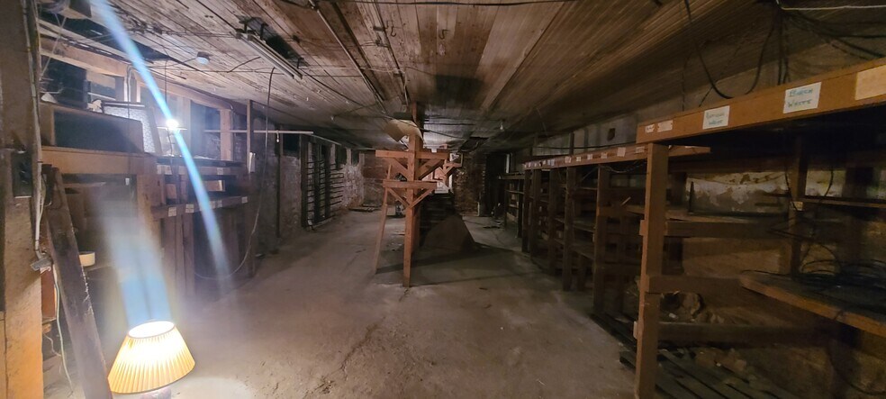 More Photos Of 400 S Main St, Emporia Restaurant For Lease