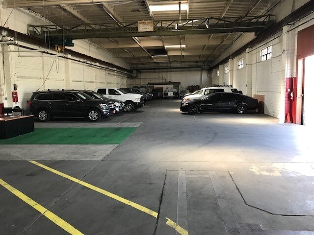 More Photos Of 422 W Rosecrans Ave, Gardena Warehouse For Sale