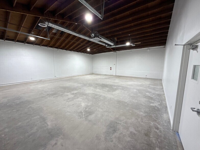 More Photos Of 3605 E 8th St, Los Angeles Distribution For Lease