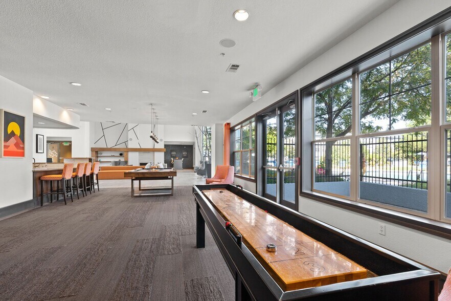 More Photos Of 801-901 Englewood Pky, Englewood Apartments For Lease