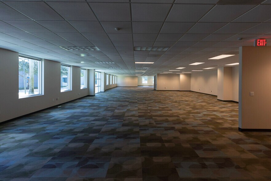 More Photos Of 9850 NW 41st St, Doral Unknown For Lease