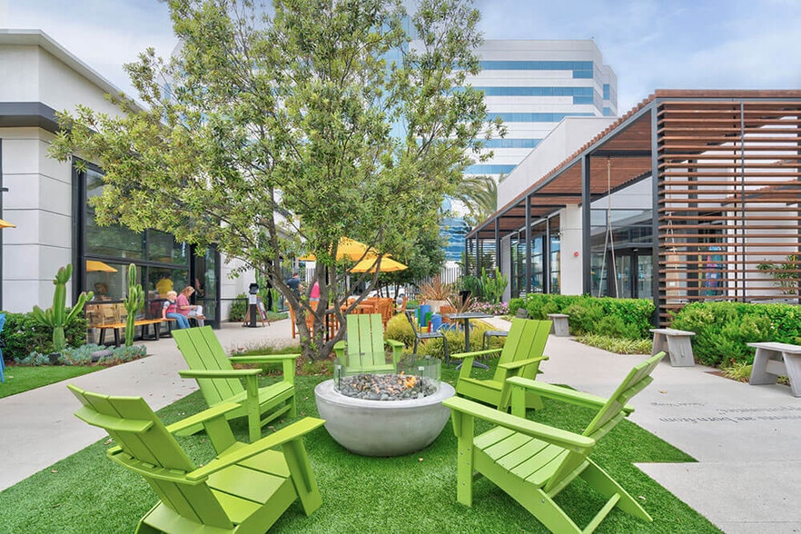 More Photos Of 980 W 190th St, Torrance Unknown For Lease