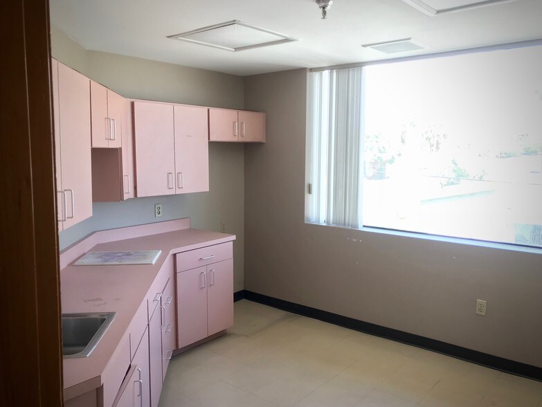 More Photos Of 1750 E Desert Inn Rd, Las Vegas Medical For Lease