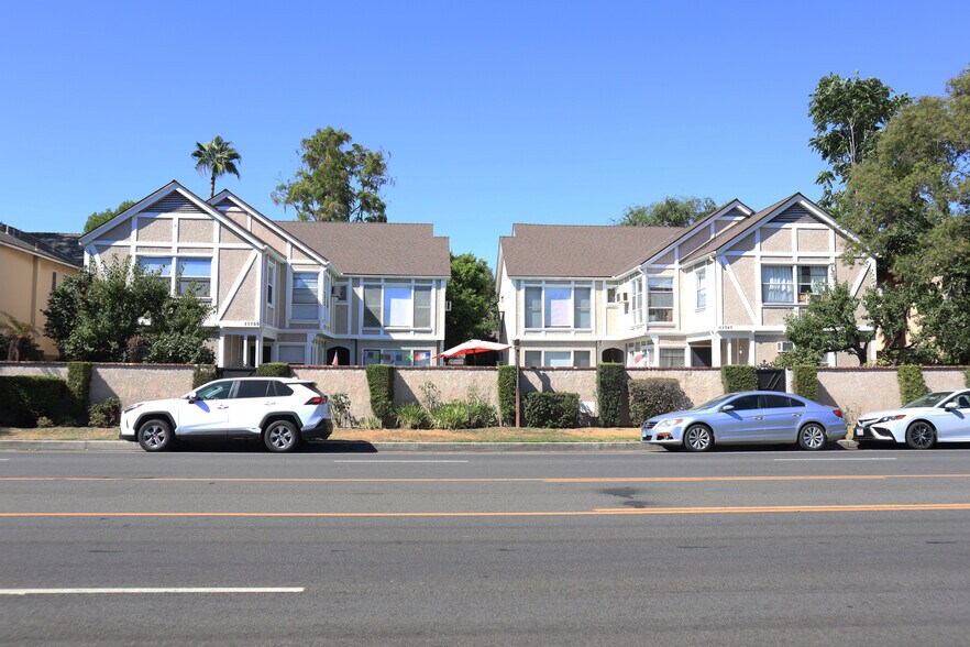 Primary Photo Of 11747-11753 Moorpark St, Studio City Apartments For Sale