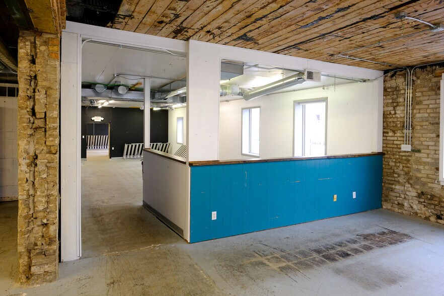 More Photos Of 408 W Main St, Benton Harbor Freestanding For Lease