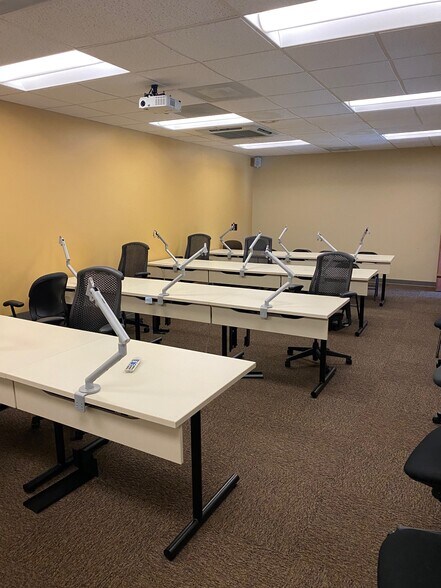 More Photos Of 541 Pierce St, Kingston Bank For Lease