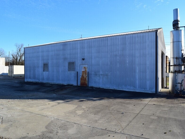 More Photos Of 600 S Camp Ave, Olney Warehouse For Sale