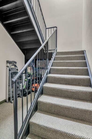 More Photos Of 1812 Cindy Ln, Bedford Office For Sale