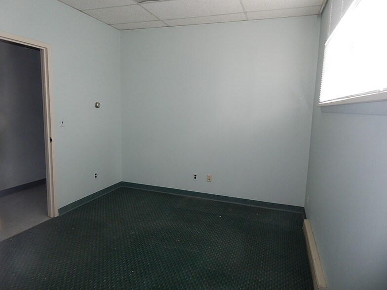 More Photos Of 180 E Central Ave, Pearl River Office For Lease