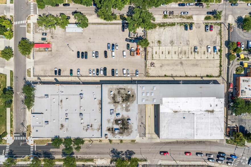 More Photos Of 1657 N Kostner Ave, Chicago Warehouse For Lease