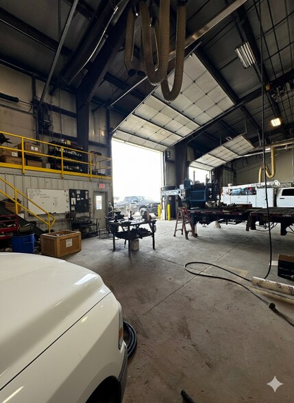 More Photos Of 14031 Bennett Loop, Williston Warehouse For Lease