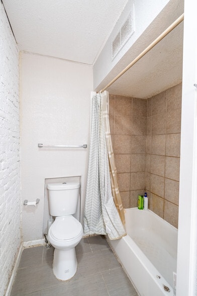 More Photos Of 31 Court St, Binghamton Storefront Retail Residential For Sale