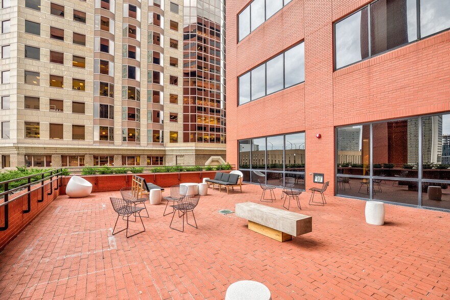 More Photos Of 200 N Broadway, Saint Louis Office For Lease