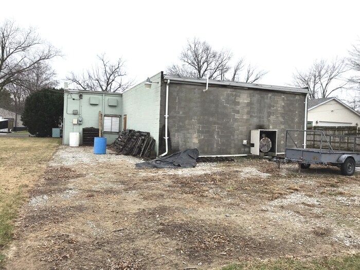 More Photos Of 311 Monroe St, Highland Warehouse For Sale