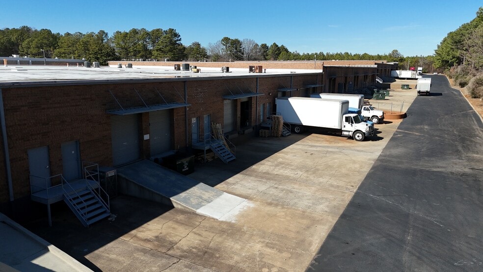More Photos Of 2500 Park Central Blvd, Decatur Distribution For Lease