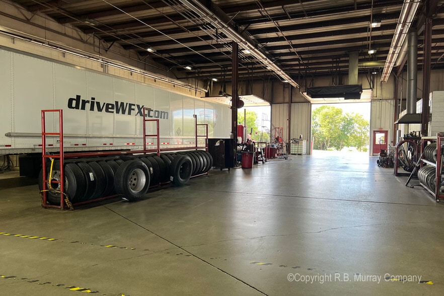 More Photos Of 2813 N Neergard Ave, Springfield Truck Terminal For Sale