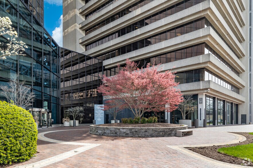 More Photos Of 1751 Pinnacle Dr, McLean Office For Lease