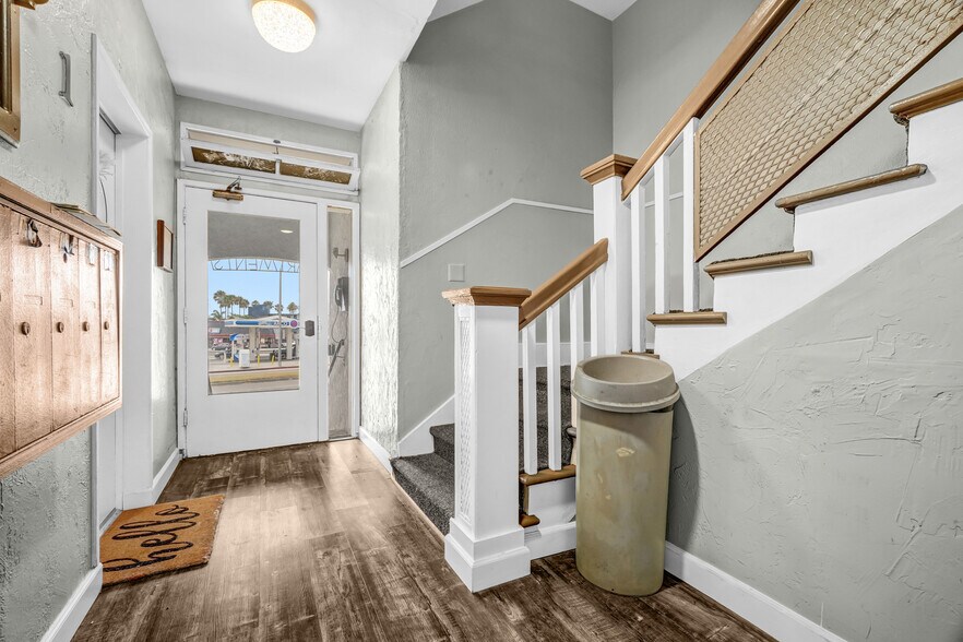 More Photos Of 3921 E Livingston Dr, Long Beach Apartments For Sale