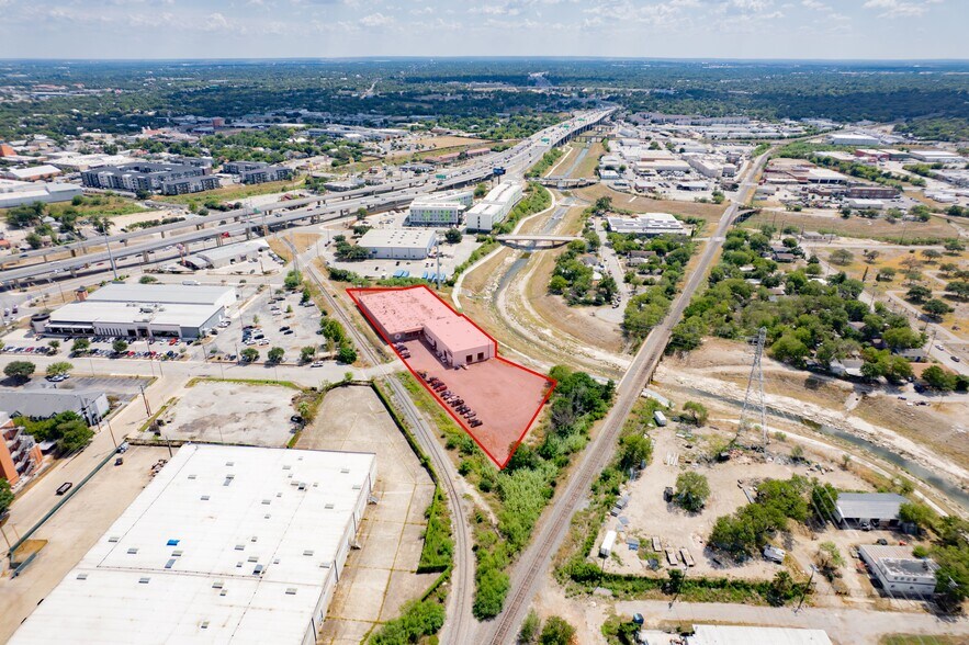 More Photos Of 414 Vera Cruz, San Antonio Warehouse For Lease