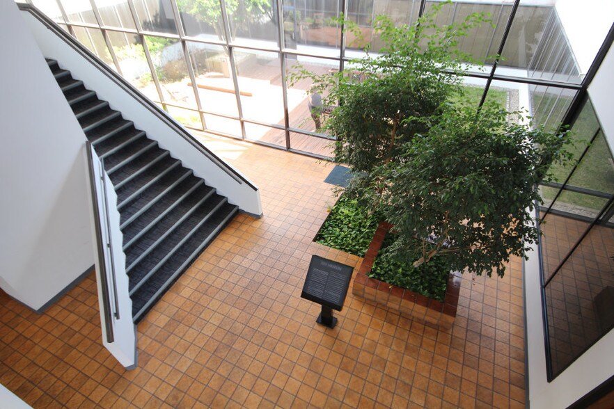 More Photos Of 7011 Harwin Dr, Houston Office For Sale