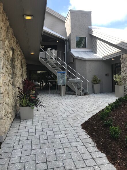 More Photos Of 5500 Bee Ridge Rd, Sarasota Office For Sale