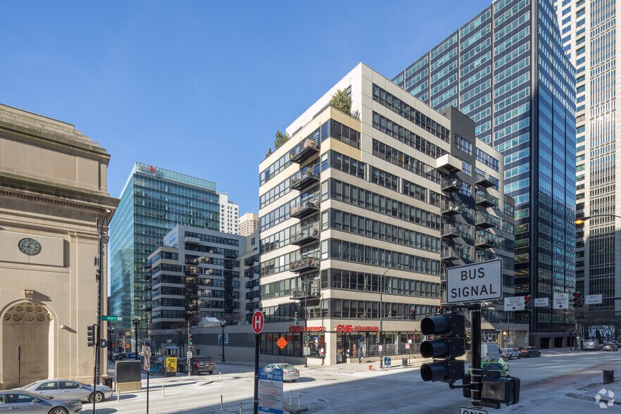 More Photos Of 130 S Canal St, Chicago Apartments For Lease