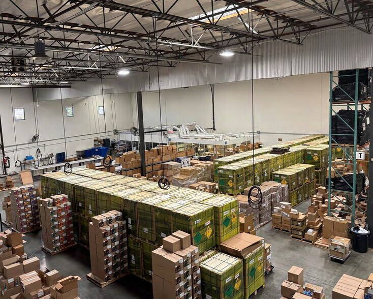 More Photos Of 2025-2027 Long Beach Ave, Los Angeles Warehouse For Lease