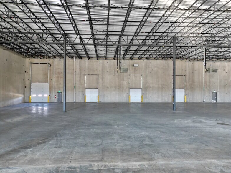 More Photos Of 15707 Terrazzo dr, Colorado Springs Showroom For Lease