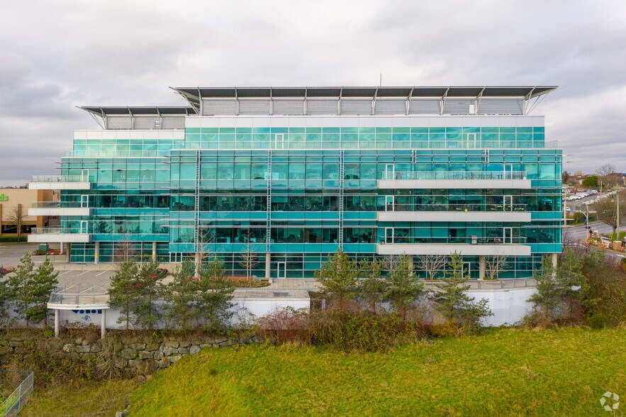 More Photos Of 655 Tyee Rd, Esquimalt Office For Sale