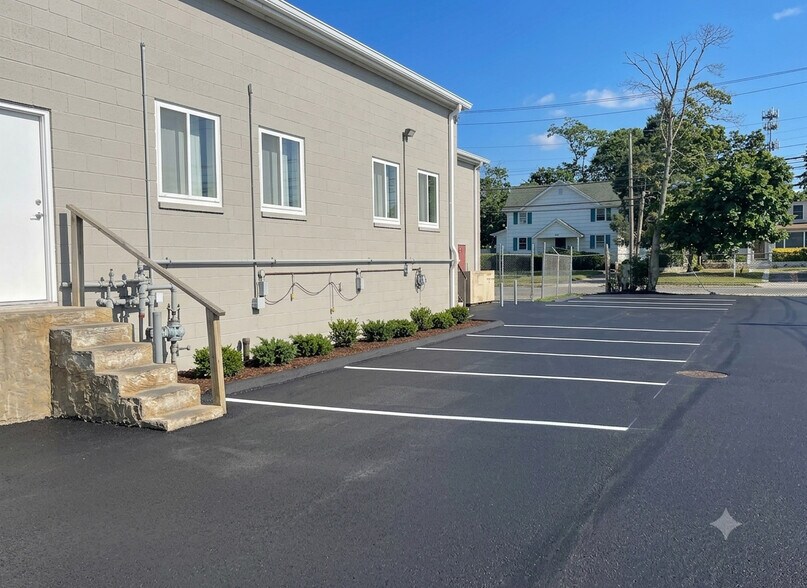 More Photos Of 53 Bay Ave, Patchogue Refrigeration Cold Storage For Sale