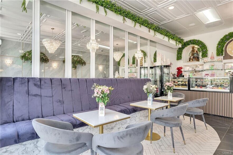 More Photos Of 12930 Ventura Blvd, Studio City Freestanding For Lease