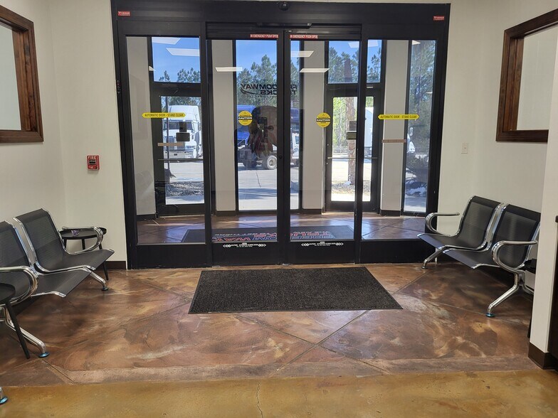 More Photos Of 9140 Canal Rd, Gulfport Light Distribution For Sale