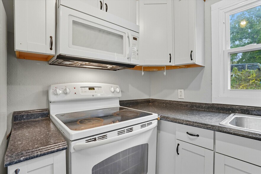 More Photos Of 100 Howard Ln, Oak Ridge Apartments For Sale