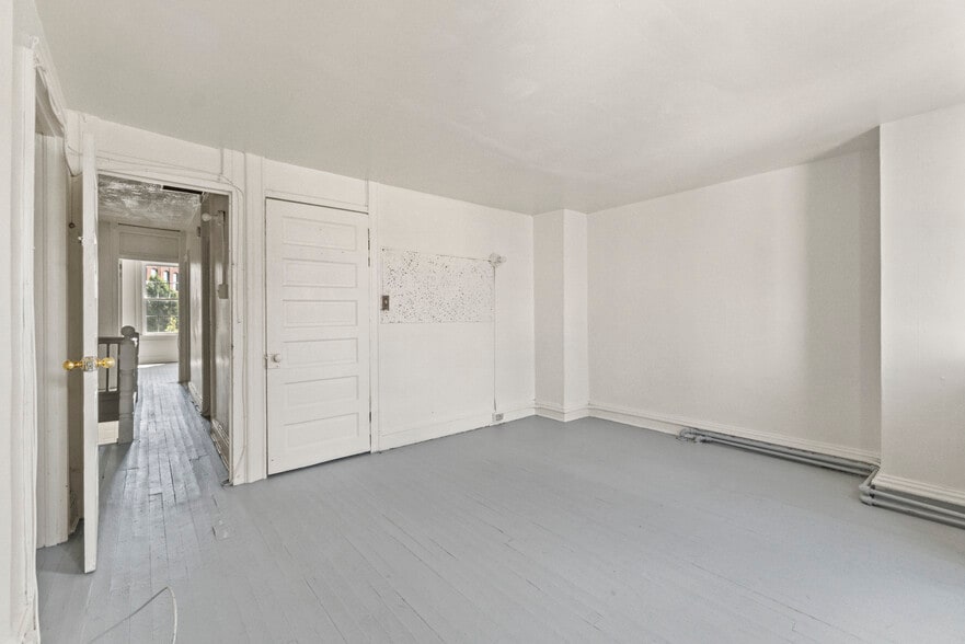 More Photos Of 200 W Lorraine Ave, Baltimore Storefront Retail Residential For Sale