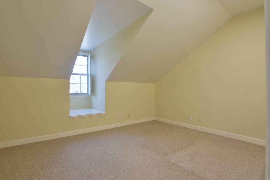 More Photos Of 204 N Westover Blvd, Albany Office For Sale