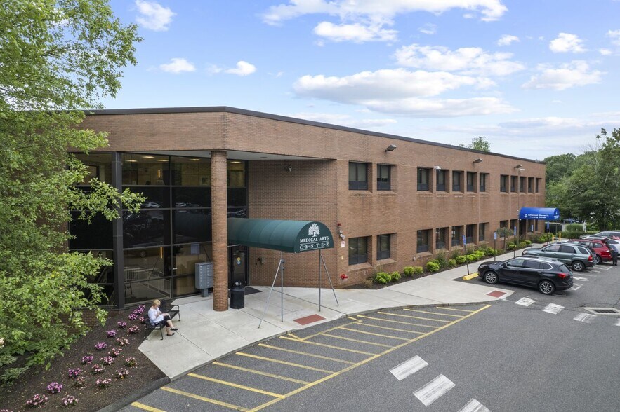 More Photos Of 15 Corporate Dr, Trumbull Medical For Lease