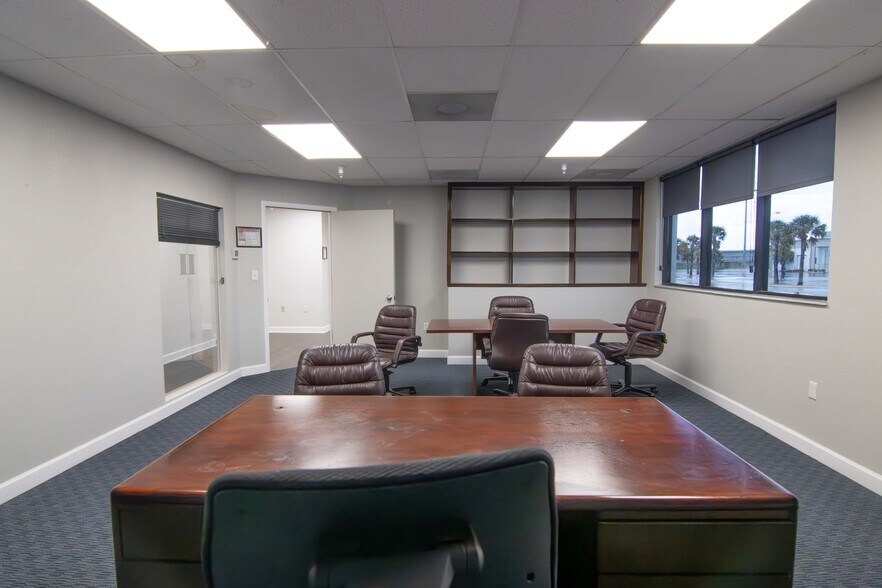 More Photos Of 2600 118th Ave N, Saint Petersburg Light Distribution For Lease