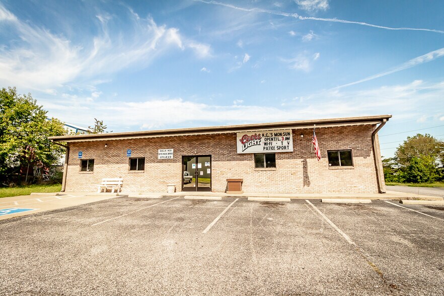 More Photos Of 3501 Park Plaza Rd, Paducah Bar For Sale